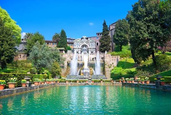 Fuente de Neptuno y las Pesqueras al pie de los jardines escalonados de Villa d'Este en Tívoli